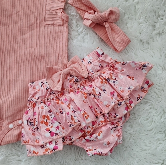 Tiny Cutey Baby Girl Summer Outfit Set. Ruffle Sleeve Romper and Floral … - Picture 2 of 5